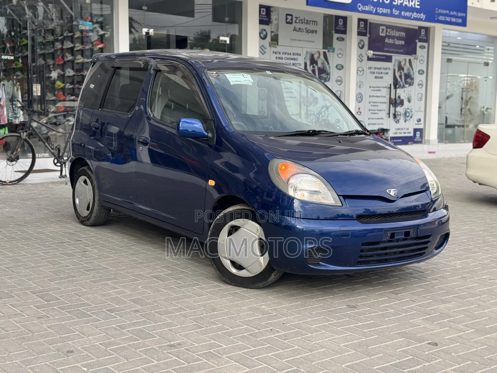 Toyota Fun Cargo 2004 Blue