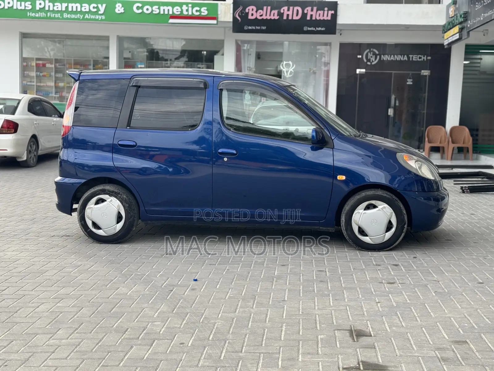 Toyota Fun Cargo 2004 Blue