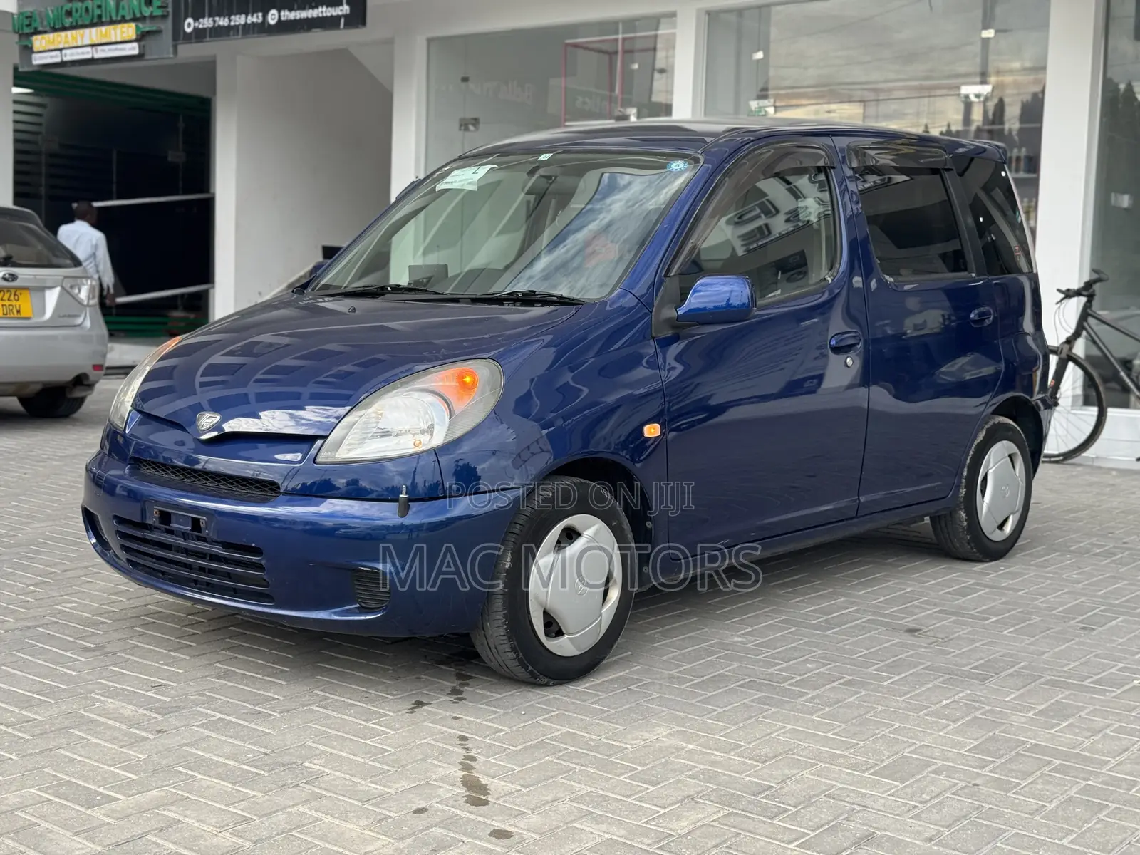 Toyota Fun Cargo 2004 Blue