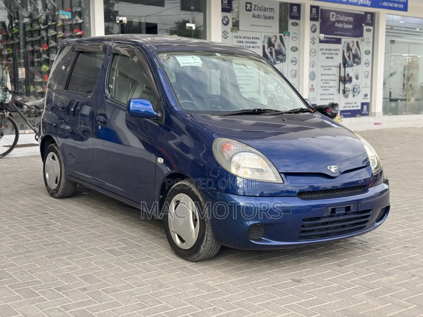 Toyota Fun Cargo 2004 Blue