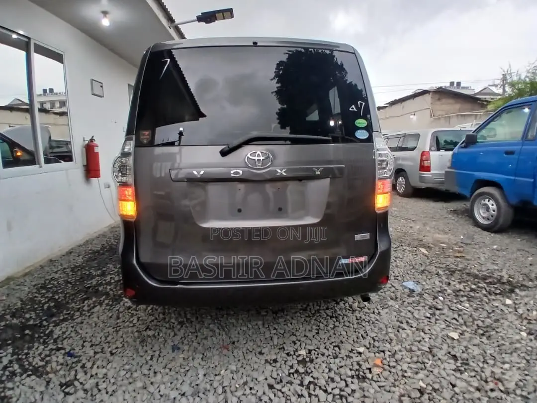 Toyota Voxy 2012 Gray