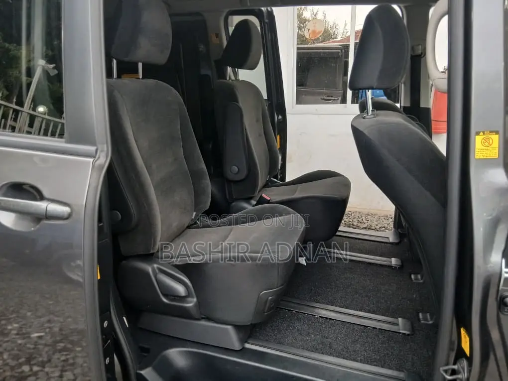 Toyota Voxy 2012 Gray
