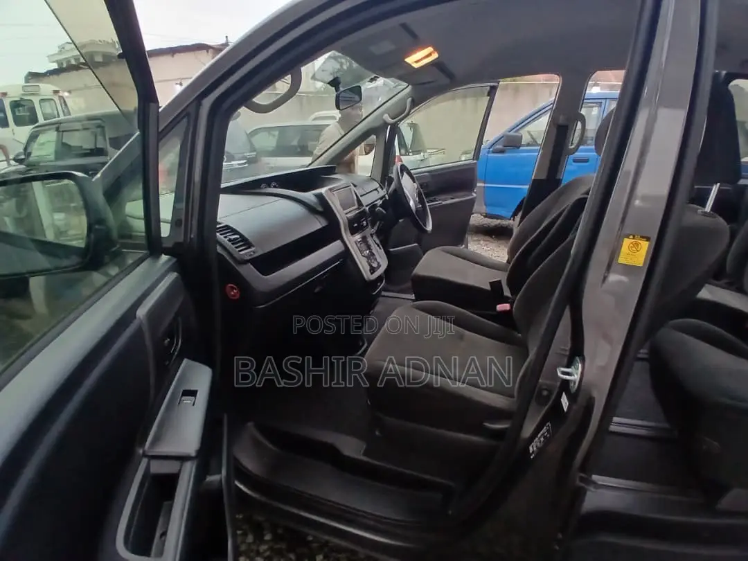 Toyota Voxy 2012 Gray