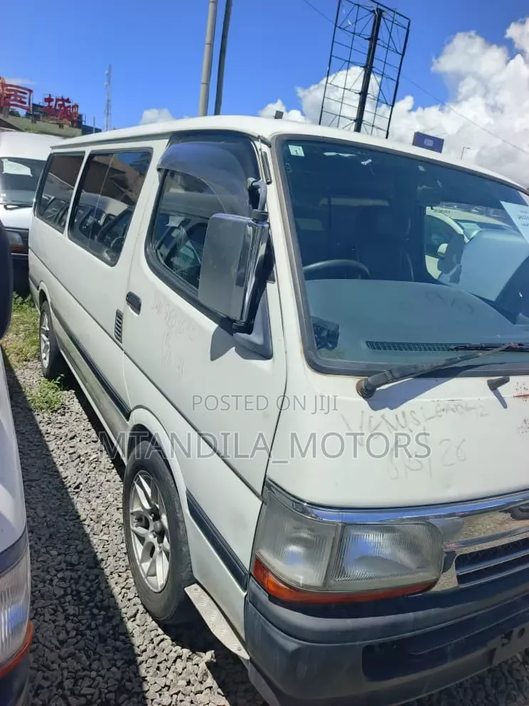 Toyota HiAce 2002 White