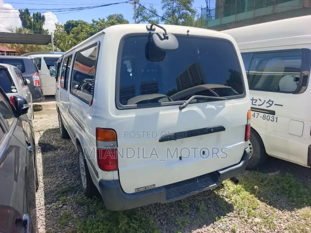 Toyota HiAce 2002 White