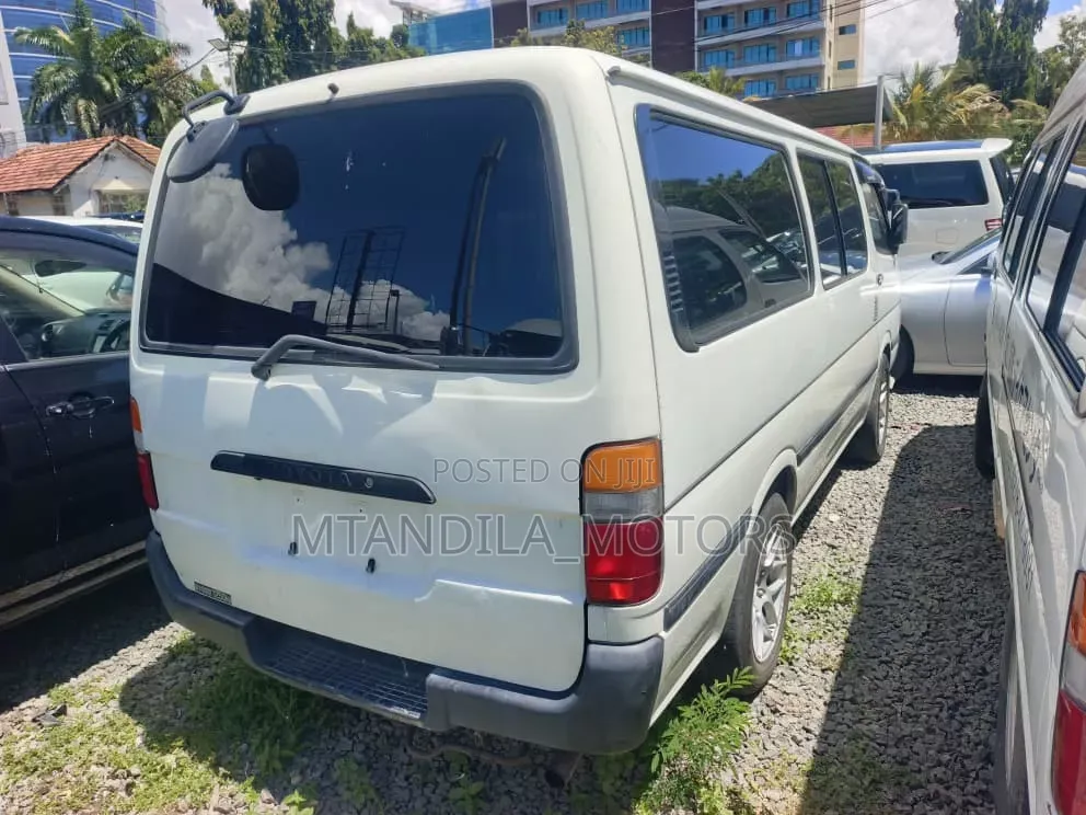 Toyota HiAce 2002 White