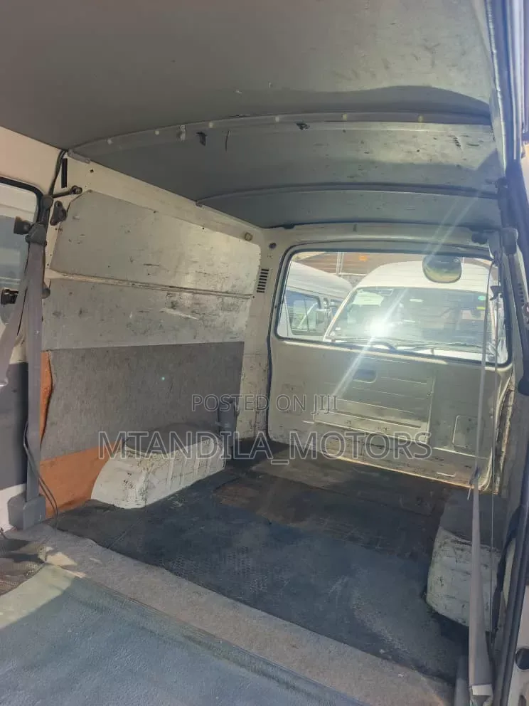 Toyota HiAce 2002 White