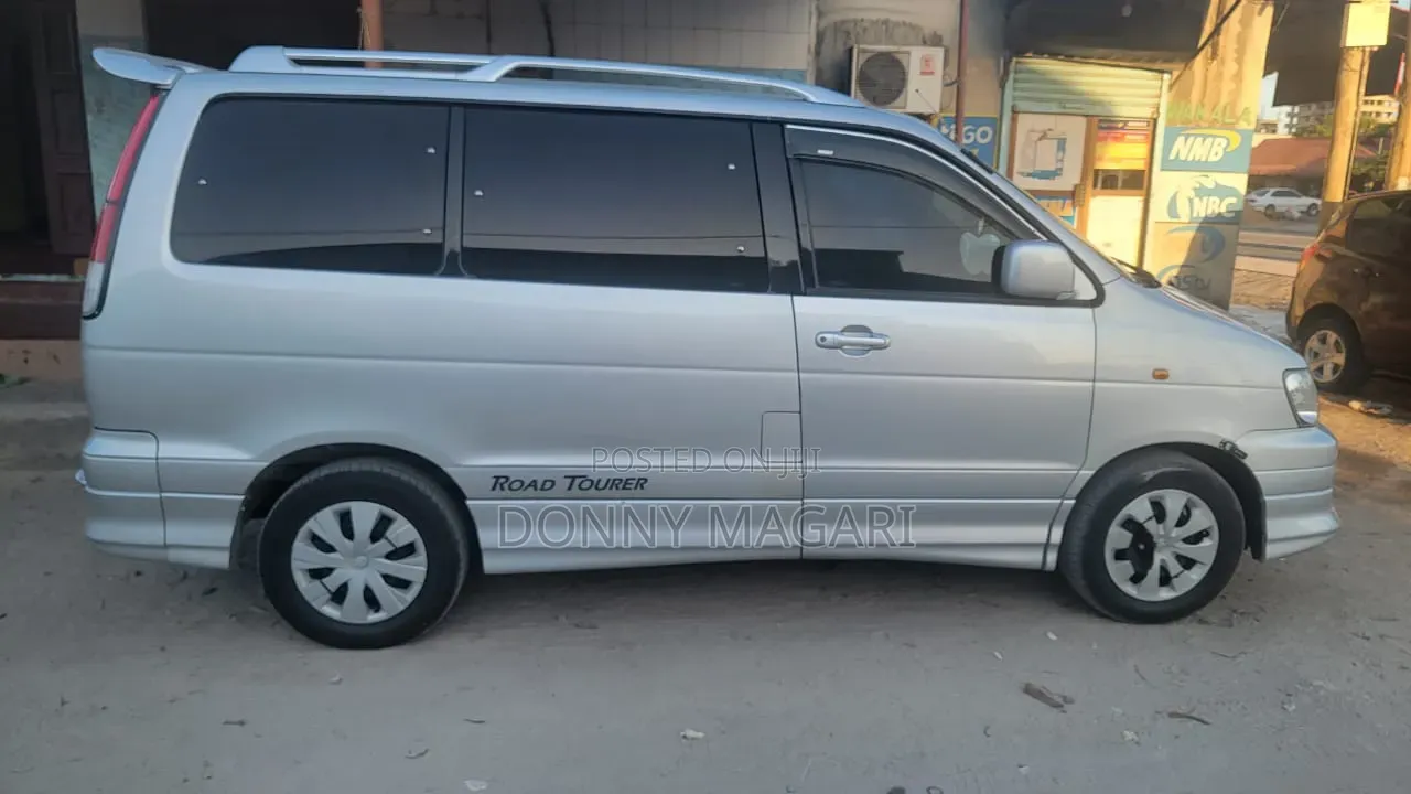 Toyota Noah 2003 Silver