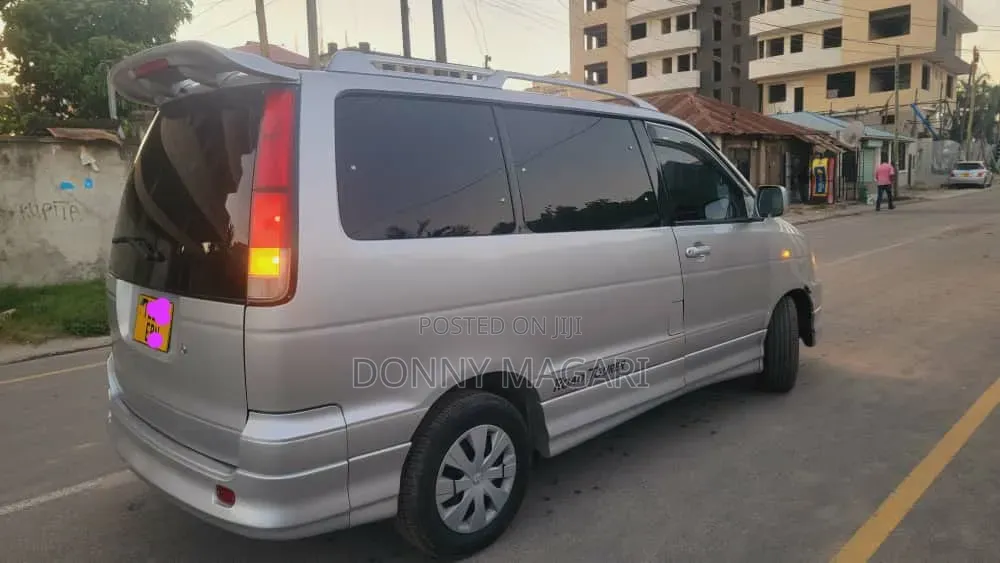 Toyota Noah 2003 Silver