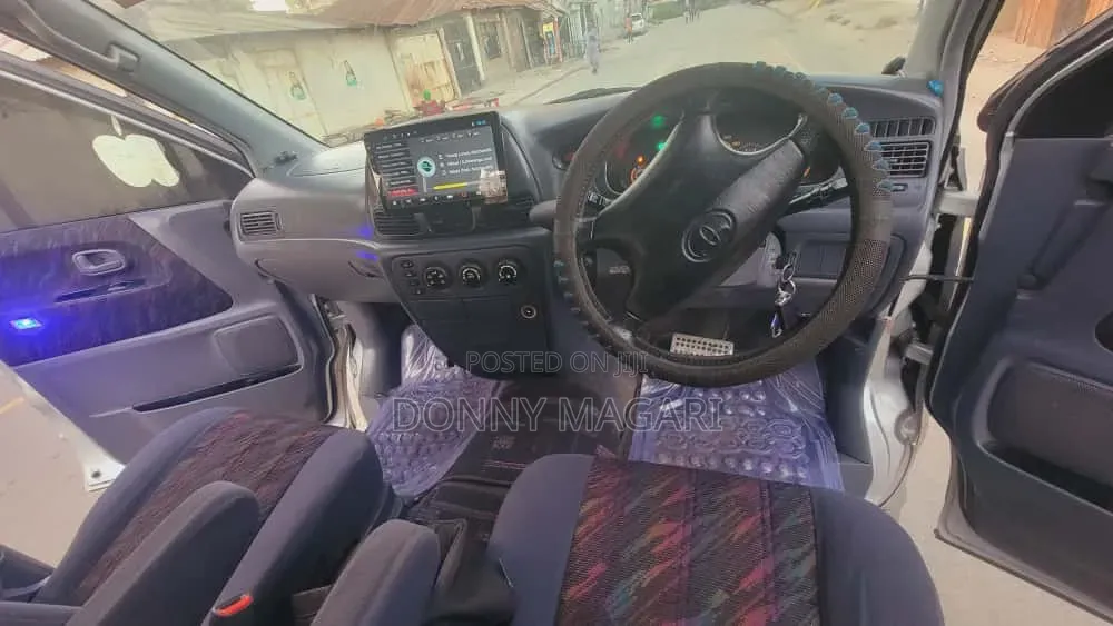 Toyota Noah 2003 Silver