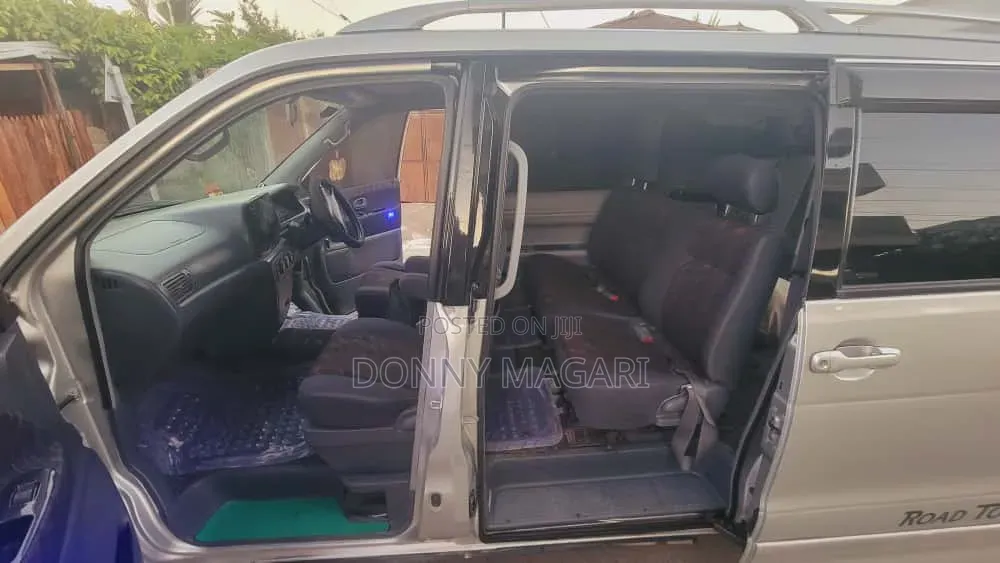 Toyota Noah 2003 Silver