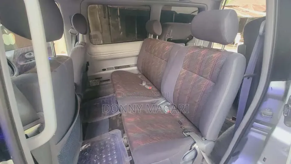 Toyota Noah 2003 Silver