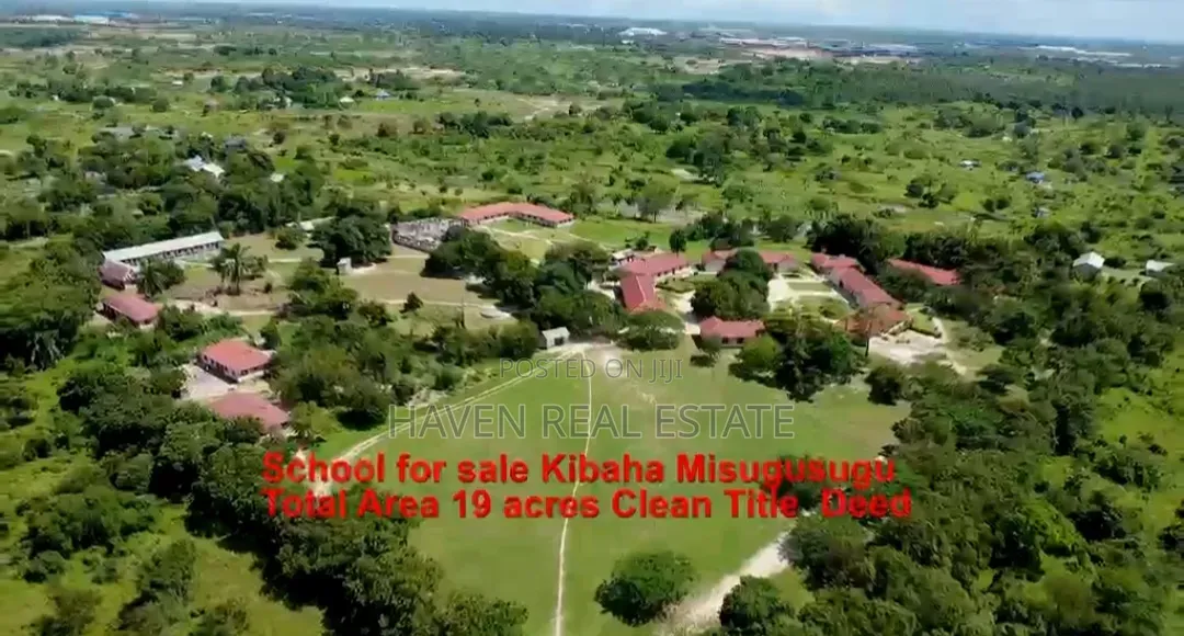 *Shule Ya Bweni Ya Sekondari Ya Wasichana Inauzwa Kibaha, Misugusugu*