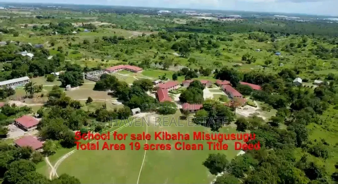 *Shule Ya Bweni Ya Sekondari Ya Wasichana Inauzwa Kibaha, Misugusugu*