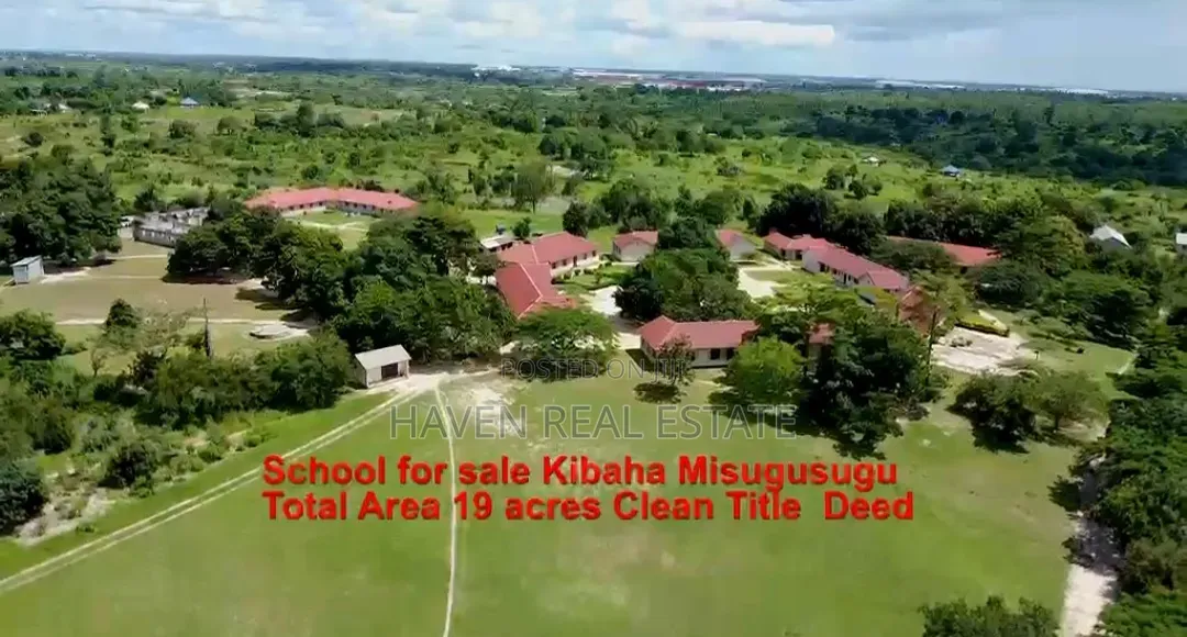 *Shule Ya Bweni Ya Sekondari Ya Wasichana Inauzwa Kibaha, Misugusugu*