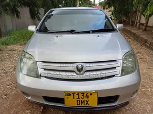 Toyota IST 2004 Silver