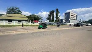 Kiwanja Kinauzwa Nera (Mwanza)- Karibu Na Ofisi Za Bank Kuu (B.O.T)