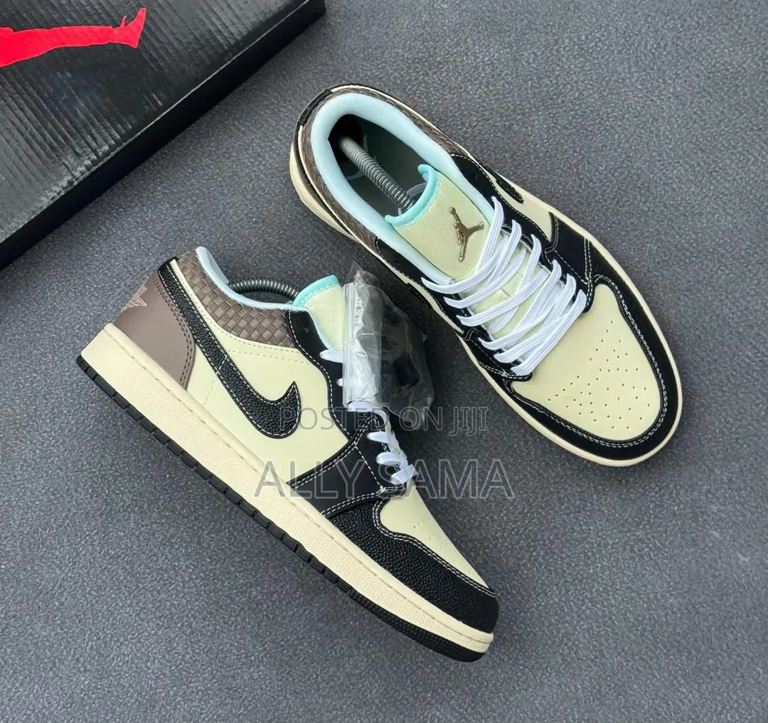 Men's Sneakers Jordan 1 Low Cut Material Leather