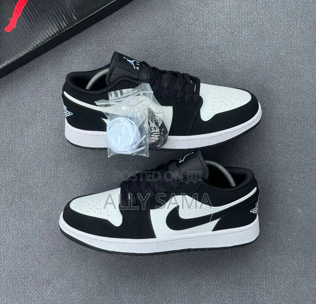 Men's Sneakers Jordan 1 Low Cut Material Leather