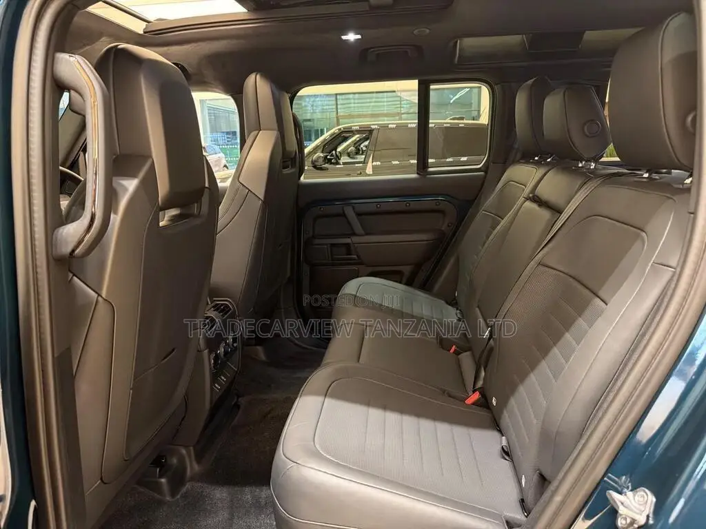 New Land Rover Defender 110 P635 OCTA 2025 Blue
