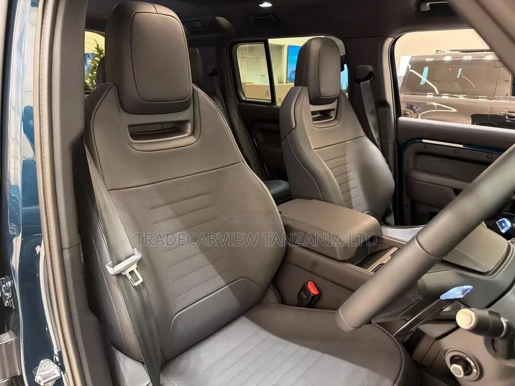 New Land Rover Defender 110 P635 OCTA 2025 Blue