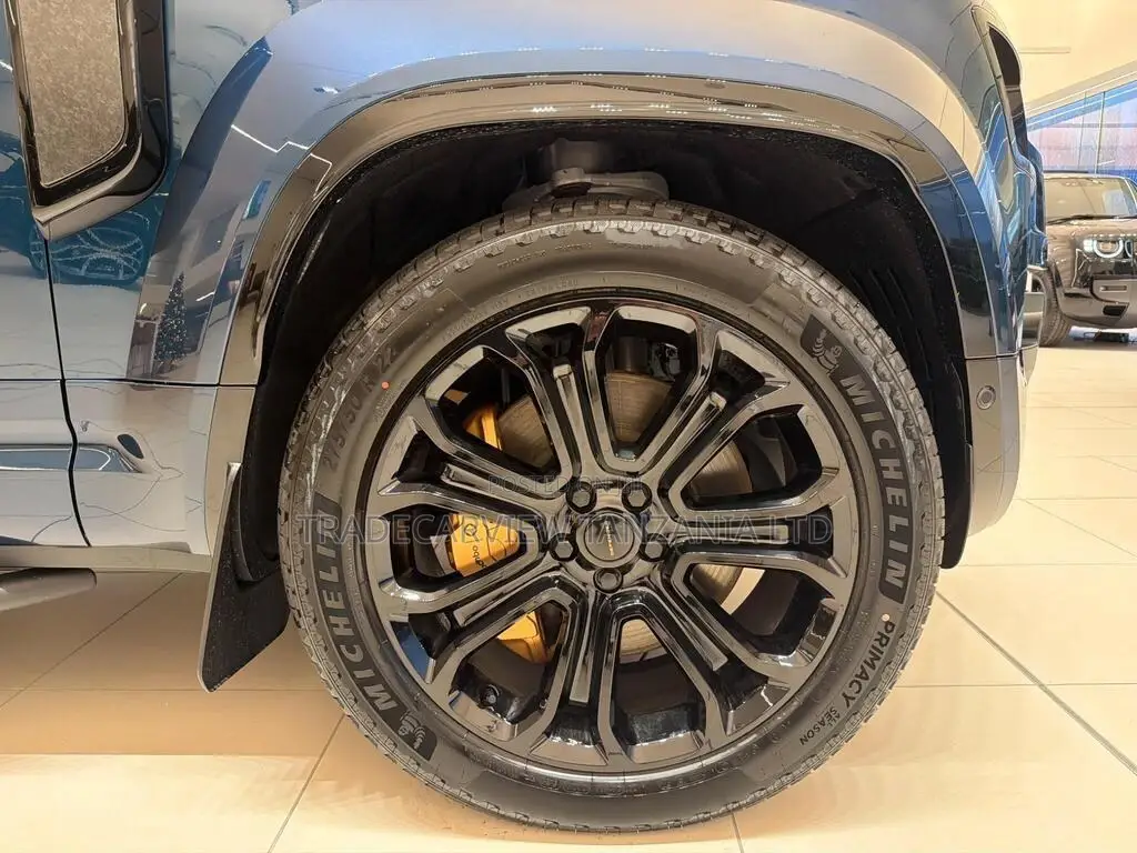 New Land Rover Defender 110 P635 OCTA 2025 Blue