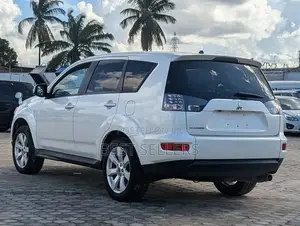 Mitsubishi Outlander XLS 2010 White