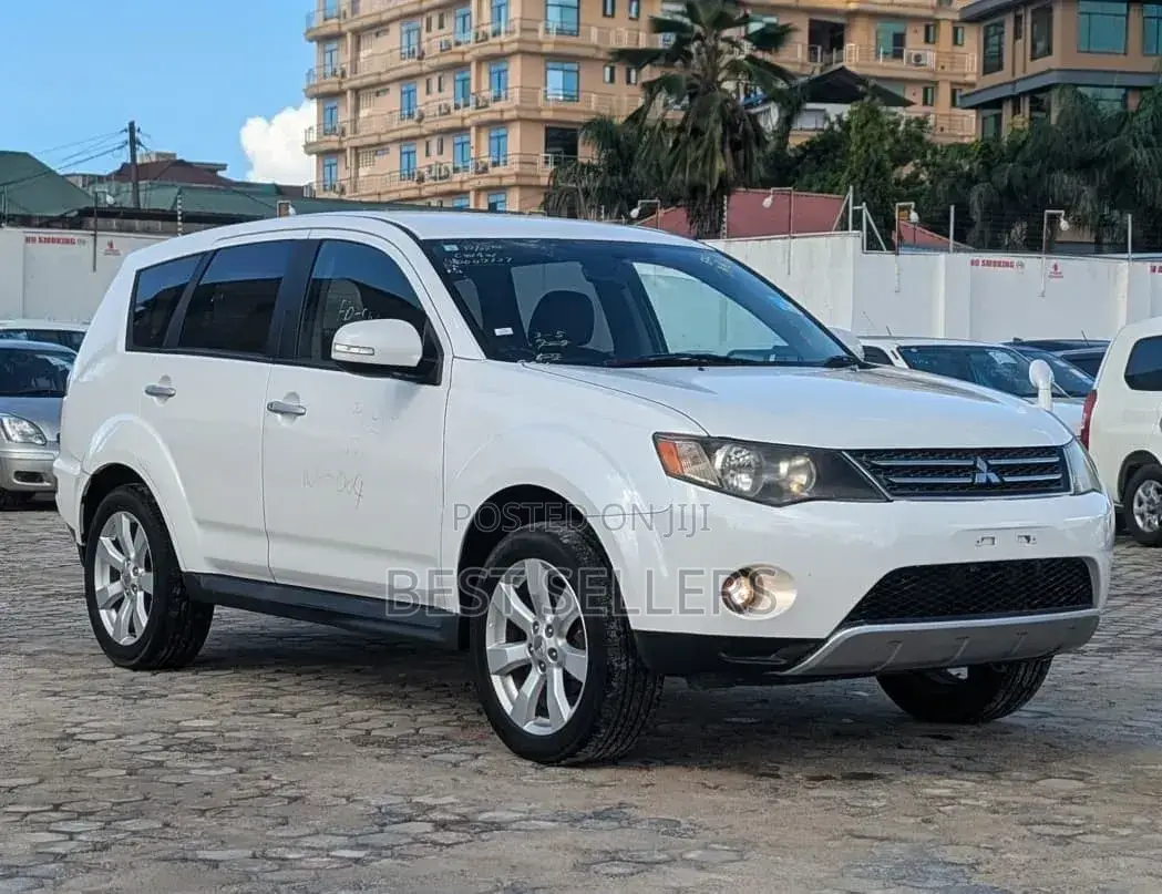Mitsubishi Outlander XLS 2010 White