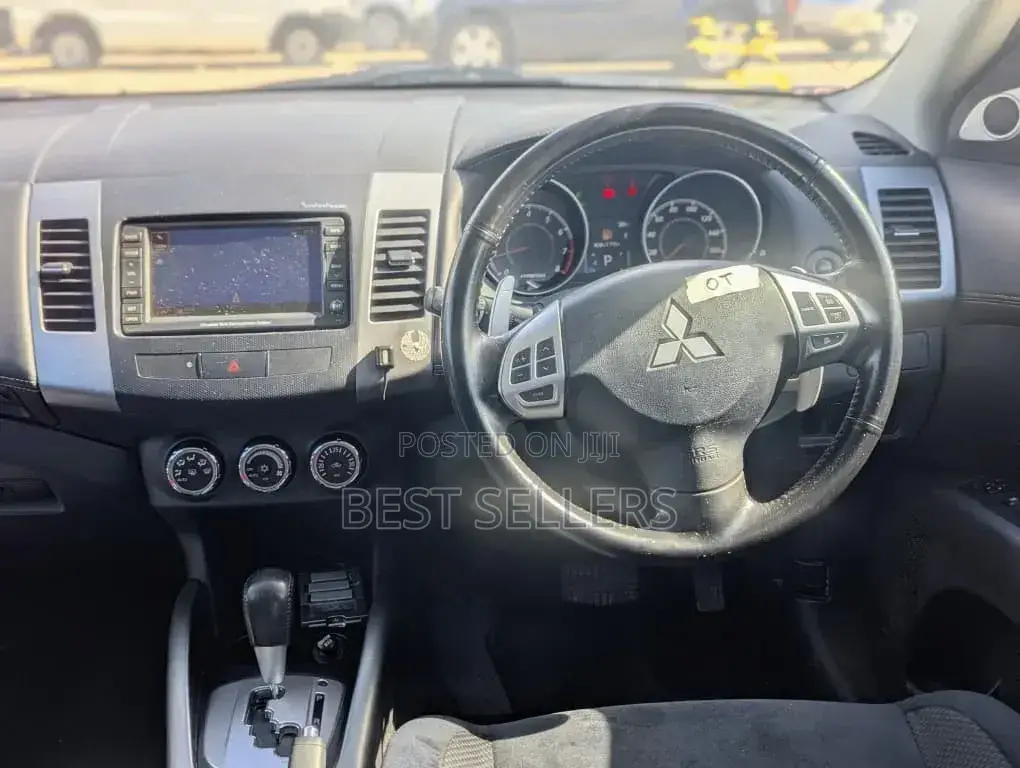 Mitsubishi Outlander XLS 2010 White