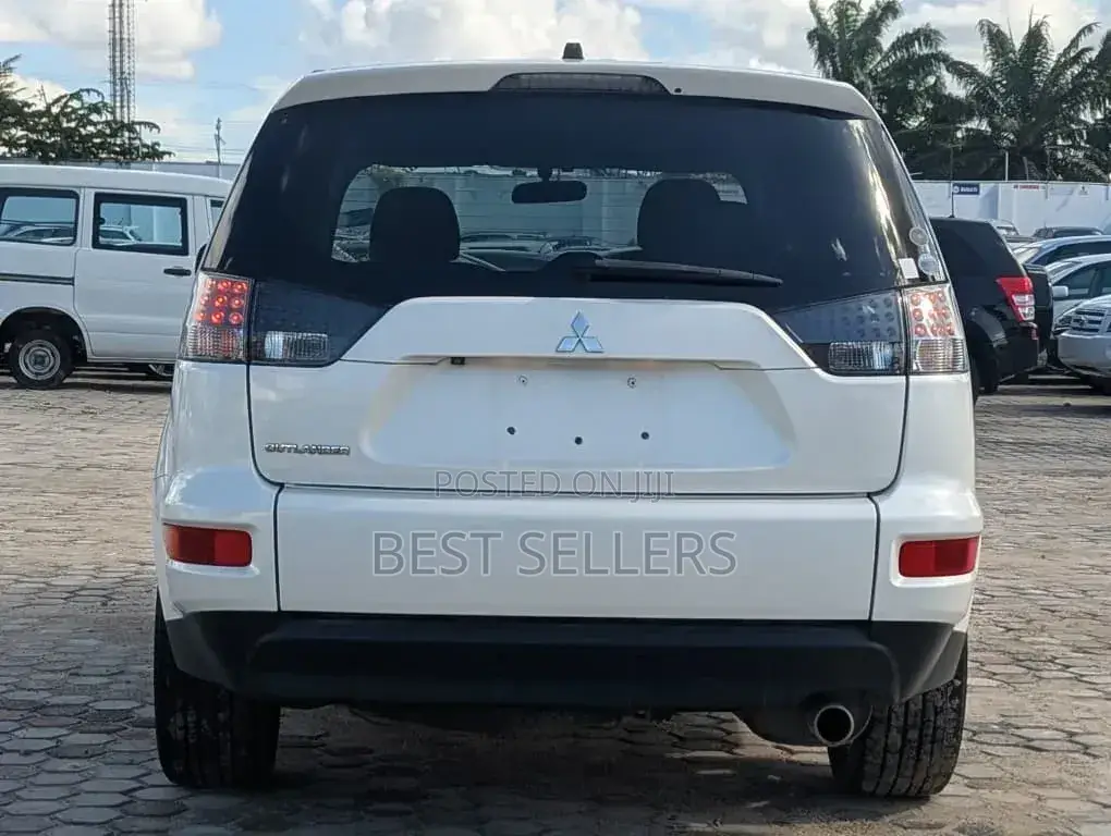 Mitsubishi Outlander XLS 2010 White