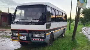 Mitsubishi Fuso Rosa 2000 White