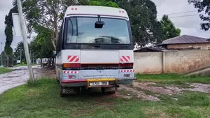 Mitsubishi Fuso Rosa 2000 White