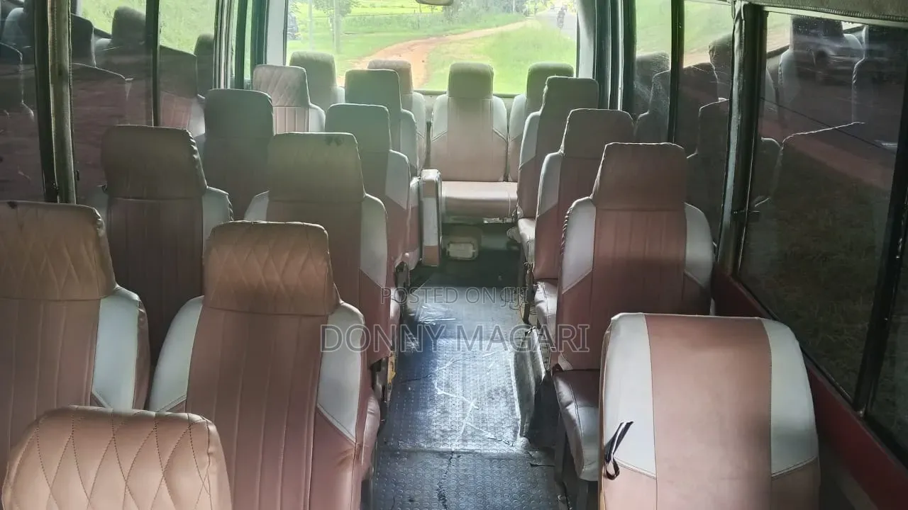Mitsubishi Fuso Rosa 2000 White