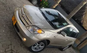 Toyota IST 2003 Gold