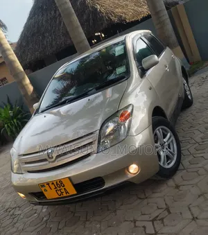 Toyota IST 2003 Gold