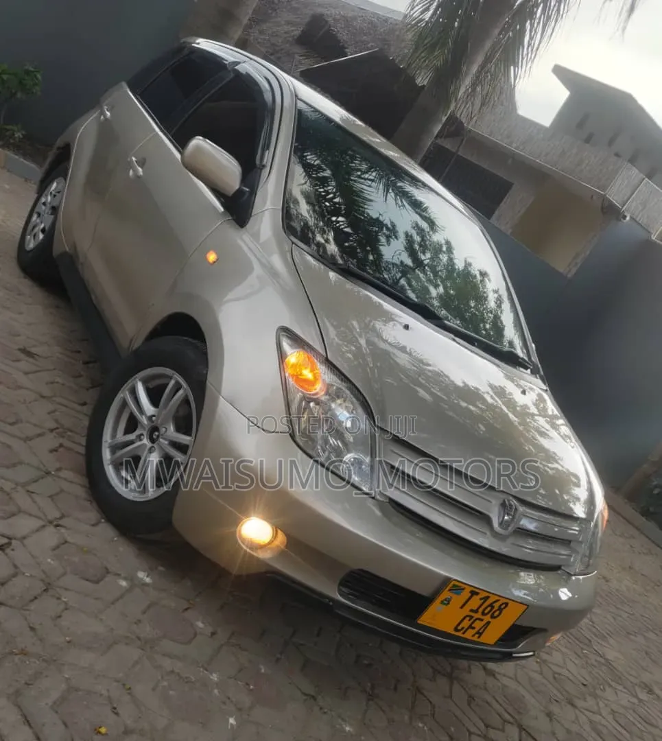 Toyota IST 2003 Gold
