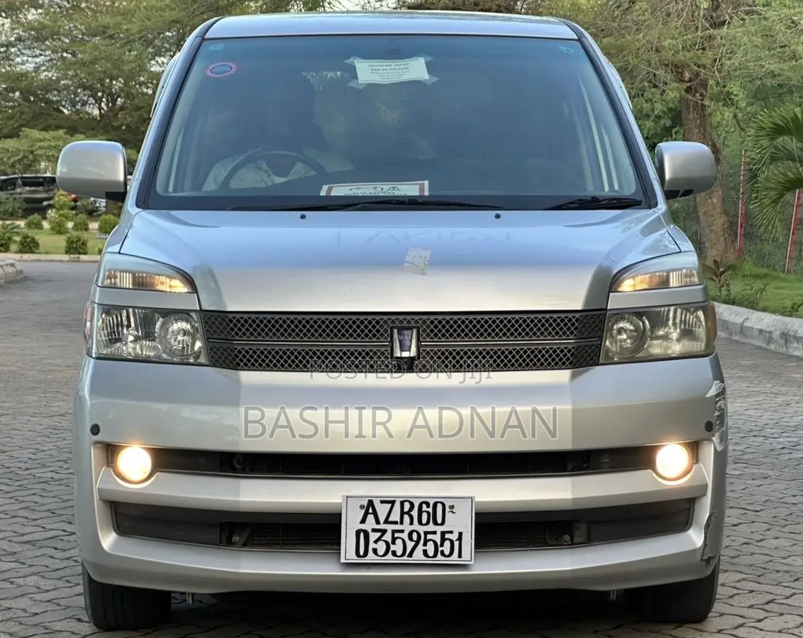 Toyota Voxy 2006 Silver
