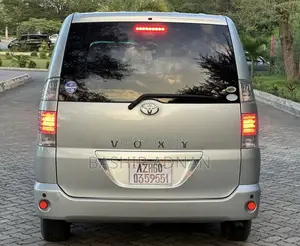 Toyota Voxy 2006 Silver