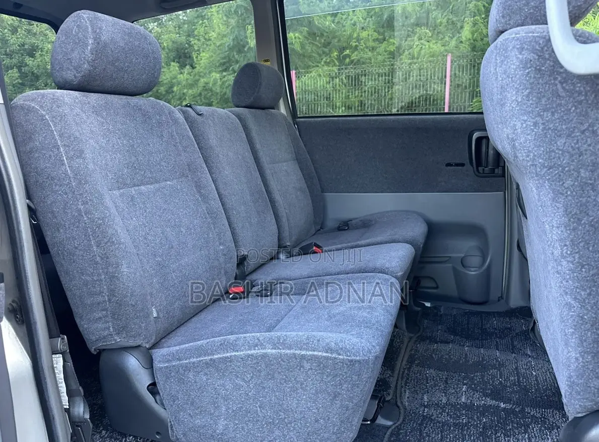 Toyota Voxy 2006 Silver