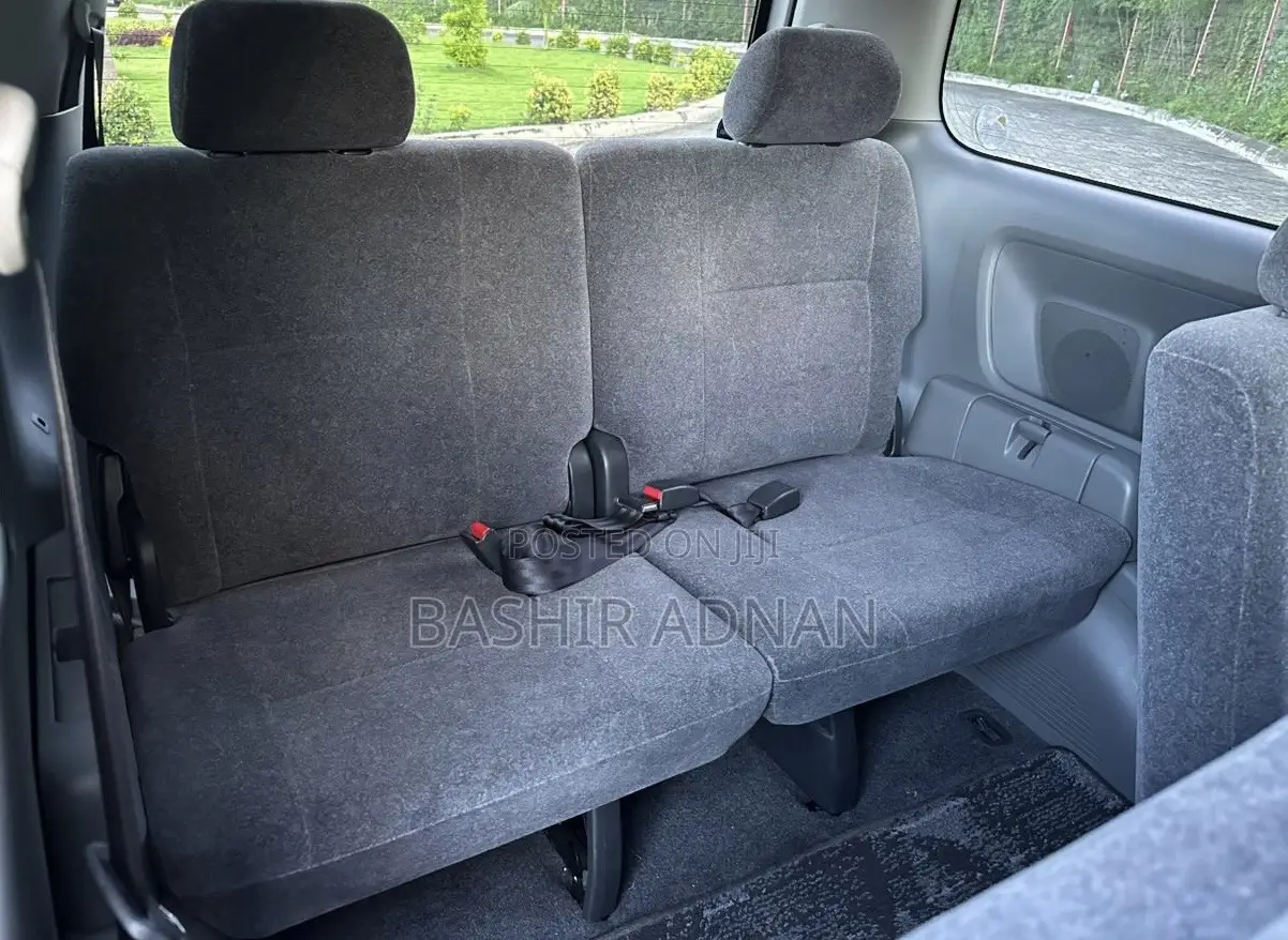 Toyota Voxy 2006 Silver