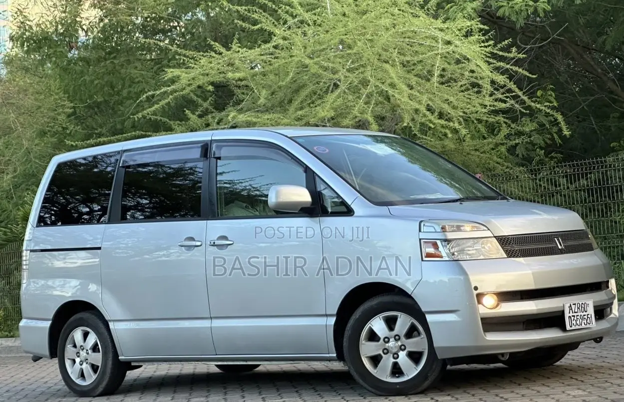 Toyota Voxy 2006 Silver