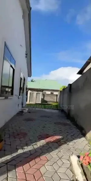 4bdrm House in Mchamaka Real Estate, Kinyerezi for sale