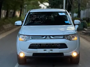 Mitsubishi Outlander 2013 White