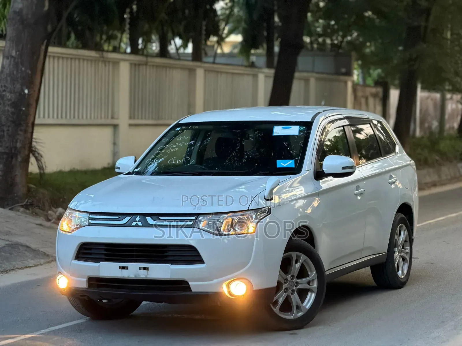 Mitsubishi Outlander 2013 White