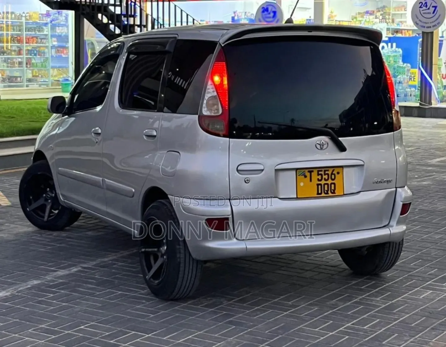 Toyota Fun Cargo 2004 Silver