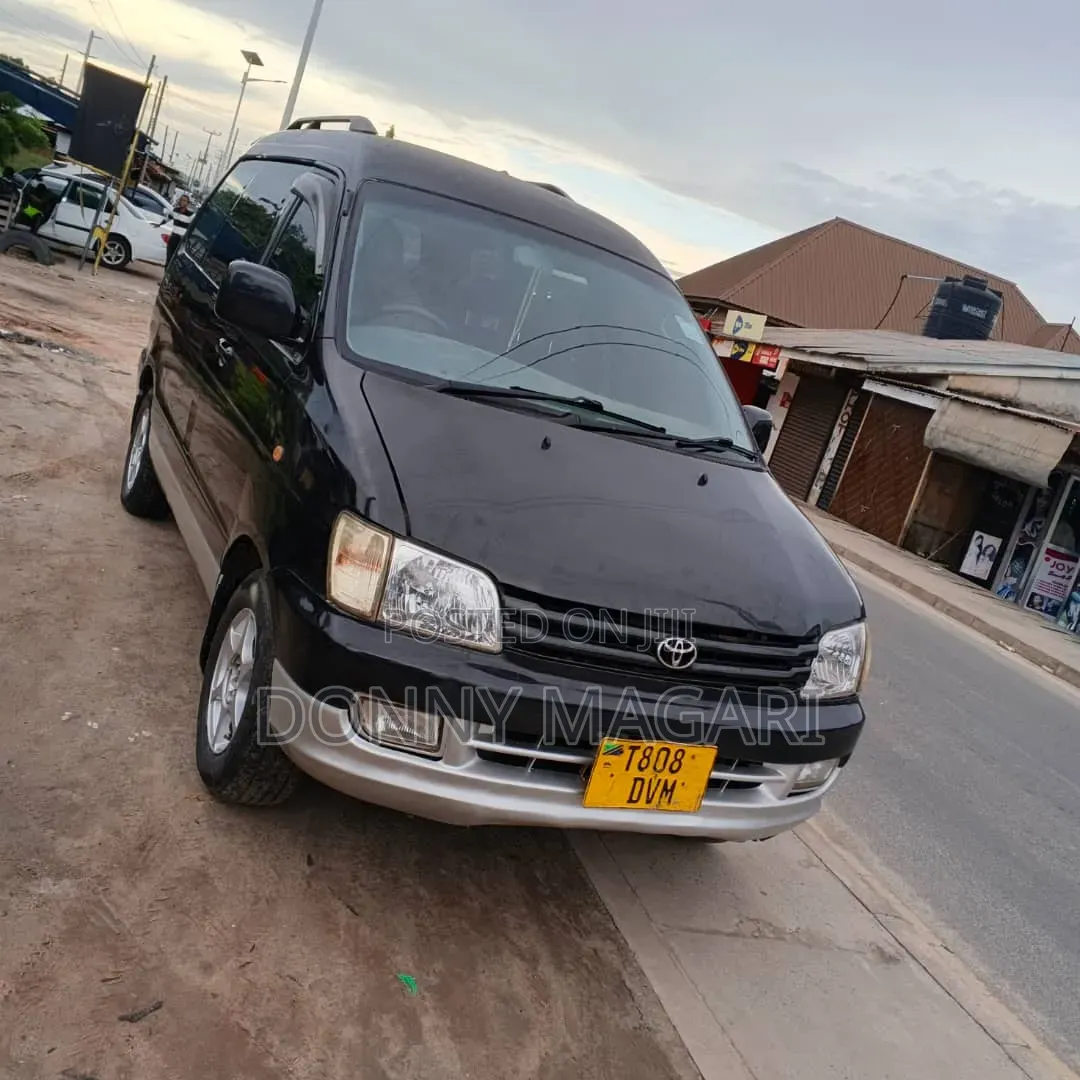 Toyota Noah 2005 Black
