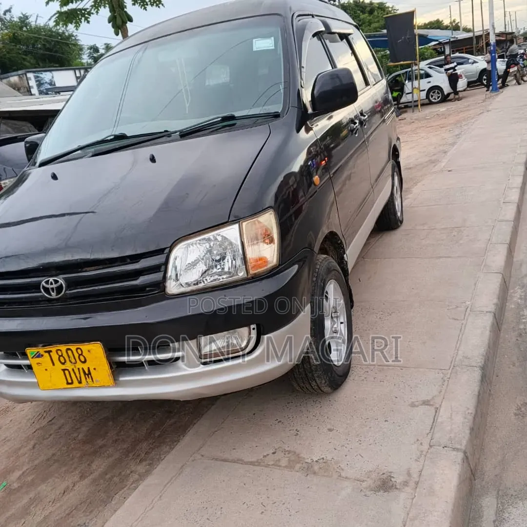 Toyota Noah 2005 Black