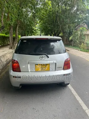 Toyota IST 2005 Silver
