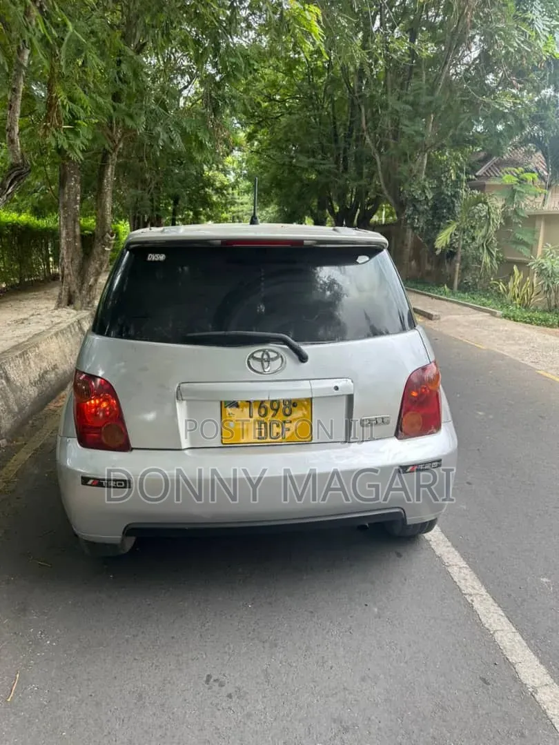 Toyota IST 2005 Silver