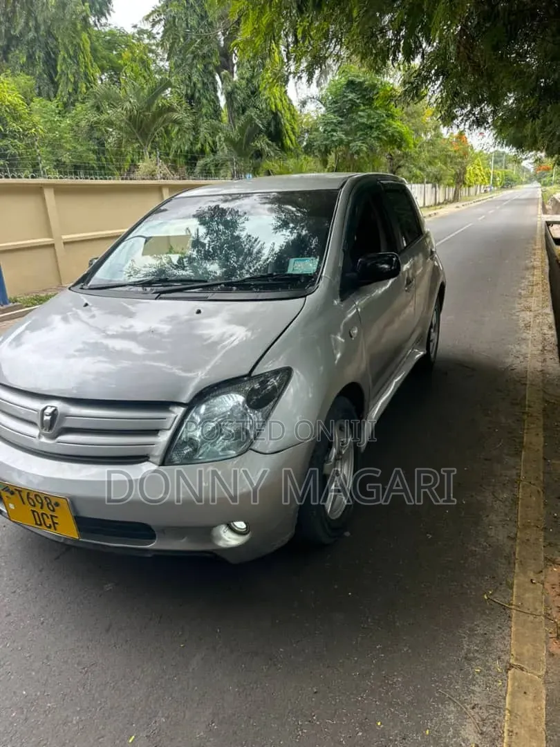 Toyota IST 2005 Silver